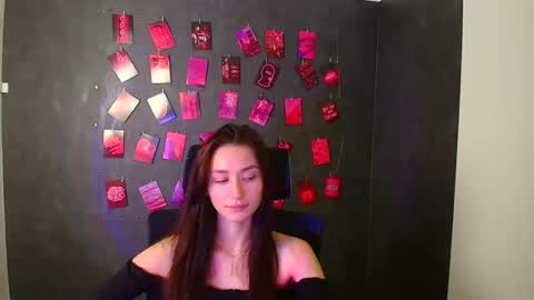 Snapshot of tayavibe chatting on November 7, 2025, 6:24 am Taya online show from November 7, 2025, 6:24 am