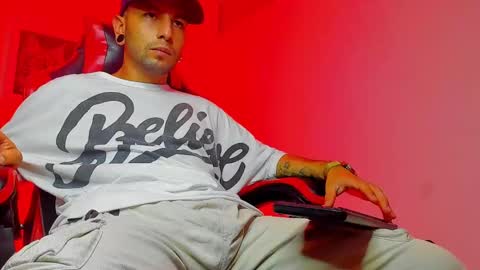 Snapshot of tayer_bennet chatting on October 6, 2025, 7:22 pm tayer_bennet online show from October 6, 2025, 7:22 pm