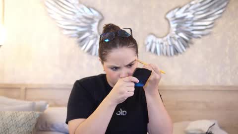 Teylor  Kim online show from December 4, 2025, 4:48 pm