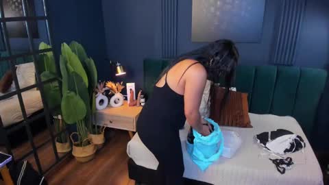 Taylor Bennet online show from February 22, 2025, 12:08 pm