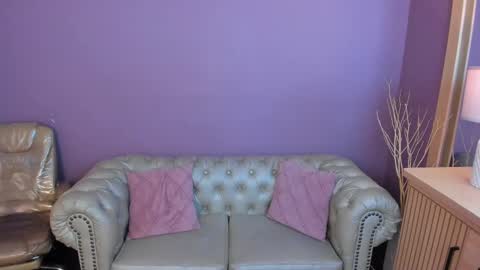 Taylor Bennet online show from September 18, 2025, 12:07 pm