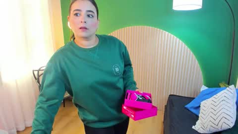 Taylor Bennet online show from September 24, 2025, 12:08 pm