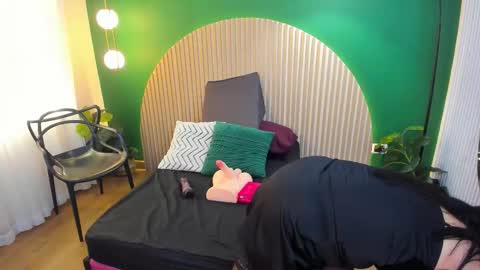 Taylor Bennet online show from October 7, 2025, 5:15 am