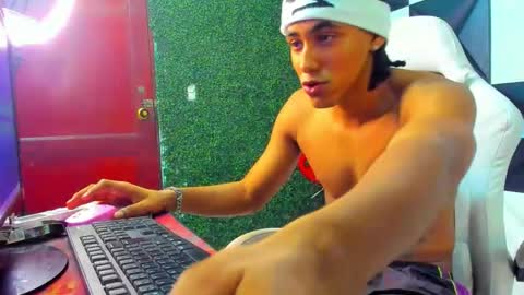 Snapshot of taylor_bigdick18 chatting on February 22, 2026, 5:44 pm Taylor online show from February 22, 2026, 5:44 pm