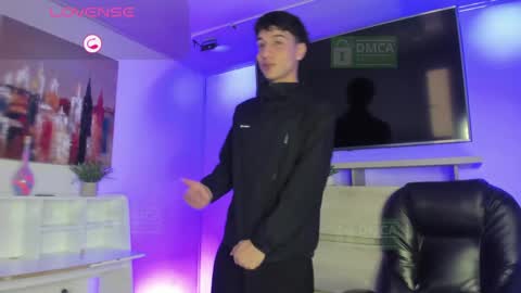 taylor_brooks_ online show from April 16, 2026, 6:52 pm