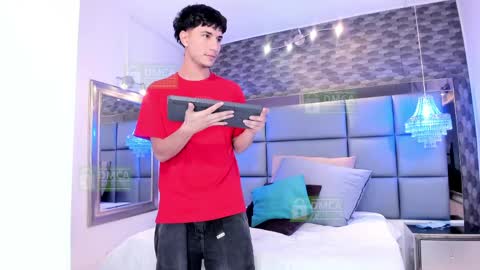 taylor_brooks_ online show from May 1, 2026, 11:37 am