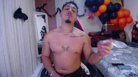 taylor_collins_2 online show from October 25, 2025, 12:56 pm