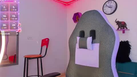 Snapshot of taylor_sophie chatting on October 11, 2025, 8:18 pm Taylor online show from October 11, 2025, 8:18 pm