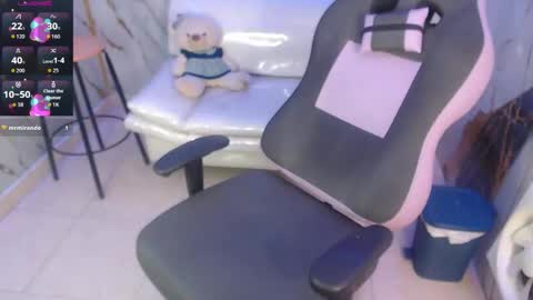 Snapshot of taylor_sophie chatting on December 17, 2025, 9:43 pm Taylor online show from December 17, 2025, 9:43 pm