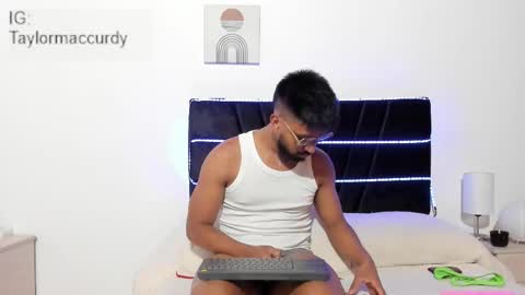 taylormaccurdy_ online show from January 6, 2026, 2:10 pm