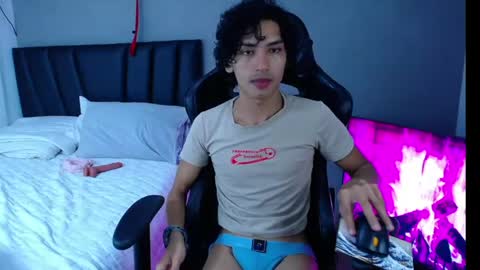 Tayron online show from April 27, 2026, 3:21 pm