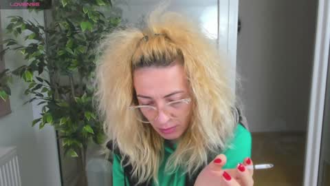 Snapshot of teacherry chatting on December 18, 2024, 5:48 am Cherry online show from December 18, 2024, 5:48 am