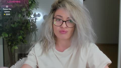 Snapshot of teacherry chatting on February 5, 2025, 5:53 pm Cherry online show from February 5, 2025, 5:53 pm