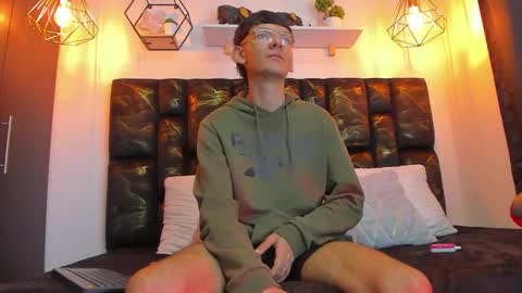 Snapshot of teddy_smith_ chatting on December 5, 2025, 11:30 am Smith online show from December 5, 2025, 11:30 am