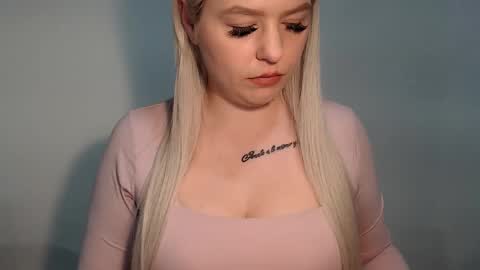 Teeyara  online show from February 6, 2026, 10:35 pm