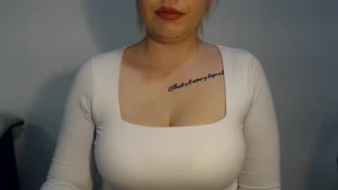 Teeyara  online show from February 11, 2026, 5:29 pm