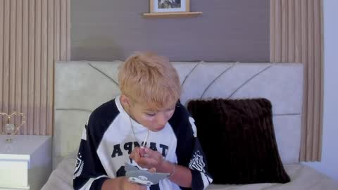 Snapshot of tefi_meow_ chatting on April 11, 2026, 1:15 pm Estefani online show from April 11, 2026, 1:15 pm