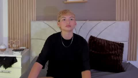 Snapshot of tefi_meow_ chatting on April 22, 2026, 4:08 pm Estefani online show from April 22, 2026, 4:08 pm