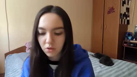 Snapshot of teganmeiser chatting on December 19, 2025, 7:37 am Kimi online show from December 19, 2025, 7:37 am