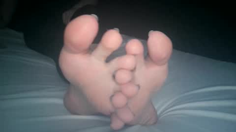 Viv West online show from November 6, 2025, 4:24 am