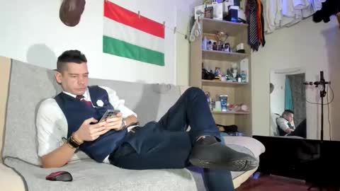 Virg Lszl online show from December 15, 2025, 4:39 am