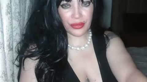 talia i m  french girl online show from December 18, 2025, 9:43 pm