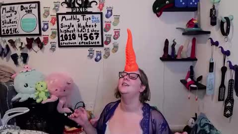 Pixie and Tentacle Overlord online show from December 19, 2025, 11:12 pm