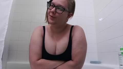 Snapshot of ten_tickle_pixie chatting on June 10, 2026, 6:18 pm Pixie and Tentacle Overlord online show from June 10, 2026, 6:18 pm