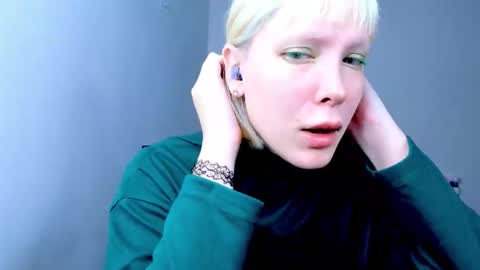 Kira online show from November 14, 2025, 10:18 pm