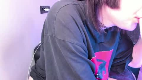 Snapshot of tenebrise chatting on April 20, 2026, 2:03 am Kira online show from April 20, 2026, 2:03 am