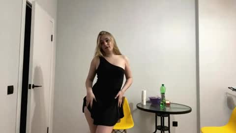 Snapshot of teodorasmallwood chatting on May 21, 2026, 9:27 am Mia or just MI online show from May 21, 2026, 9:27 am