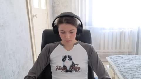 Snapshot of terranaufzinger chatting on October 8, 2025, 4:43 am Anny Simpson online show from October 8, 2025, 4:43 am