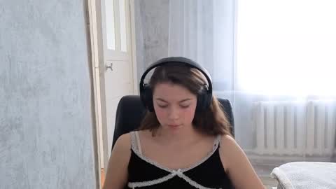 Snapshot of terranaufzinger chatting on November 3, 2025, 4:25 am Anny Simpson online show from November 3, 2025, 4:25 am