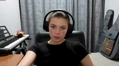 Anny Simpson online show from April 14, 2026, 8:26 pm