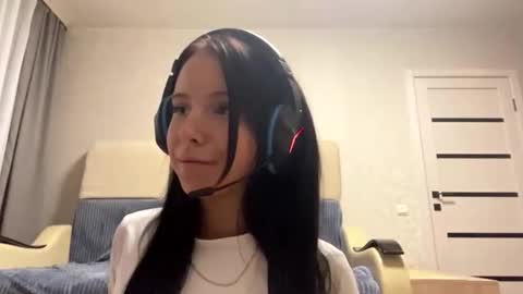 Snapshot of terresastair chatting on November 5, 2025, 4:40 pm Demi online show from November 5, 2025, 4:40 pm