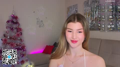 Snapshot of tesalune chatting on January 11, 2025, 5:20 am Tessa online show from January 11, 2025, 5:20 am