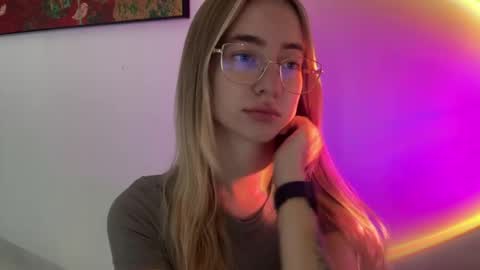 tessa_calmness online show from May 15, 2026, 4:41 am