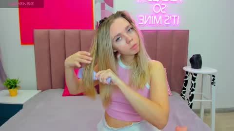 Tessa 3 online show from November 22, 2025, 1:37 am