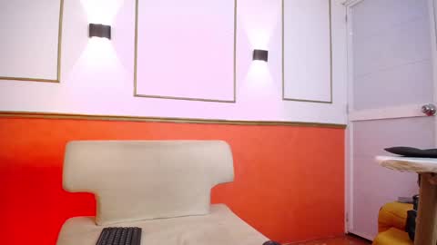 tessachains online show from December 3, 2025, 1:24 am