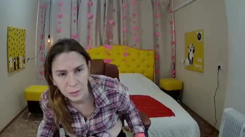Snapshot of tessadaybreak chatting on February 11, 2026, 12:21 pm tessadaybreak online show from February 11, 2026, 12:21 pm