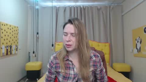 Snapshot of tessadaybreak chatting on February 18, 2026, 7:48 am tessadaybreak online show from February 18, 2026, 7:48 am