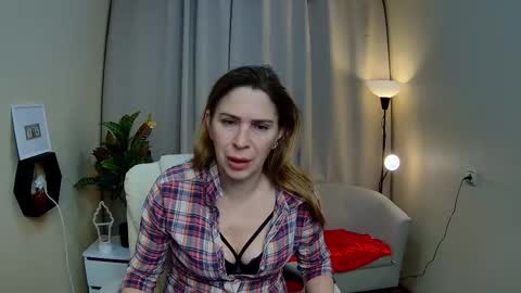 Snapshot of tessadaybreak chatting on February 22, 2026, 7:40 am tessadaybreak online show from February 22, 2026, 7:40 am