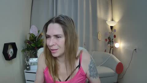 Snapshot of tessadaybreak chatting on April 5, 2026, 7:49 am tessadaybreak online show from April 5, 2026, 7:49 am