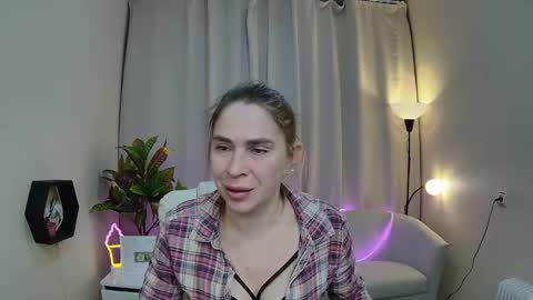 Snapshot of tessadaybreak chatting on May 1, 2026, 7:02 am tessadaybreak online show from May 1, 2026, 7:02 am