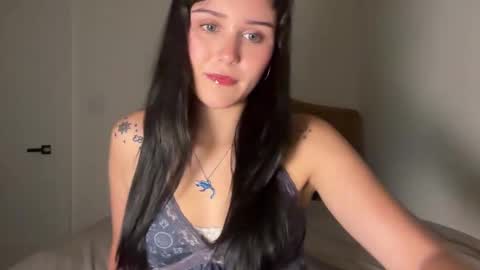 Snapshot of tessadovee chatting on September 23, 2025, 11:52 pm tessadovee online show from September 23, 2025, 11:52 pm