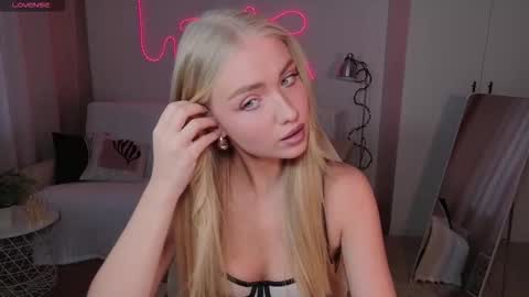 TessaHamilton online show from March 7, 2026, 9:50 am