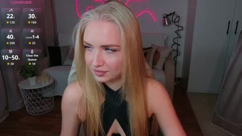 TessaHamilton online show from April 26, 2026, 10:13 am