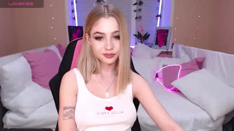 Snapshot of tessawillson chatting on January 21, 2025, 2:15 pm Tessa online show from January 21, 2025, 2:15 pm