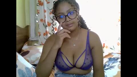 Snapshot of tessmia chatting on April 20, 2026, 7:33 am tessmia online show from April 20, 2026, 7:33 am