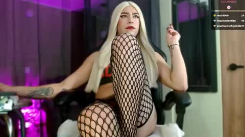 Snapshot of tevenwhiite chatting on November 17, 2025, 5:35 am teven online show from November 17, 2025, 5:35 am